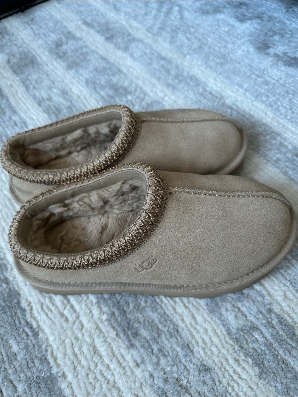 Ugg - Picture 7 of 10